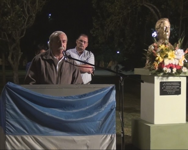 Busto de Kirchner en Monte Maíz, Córdoba