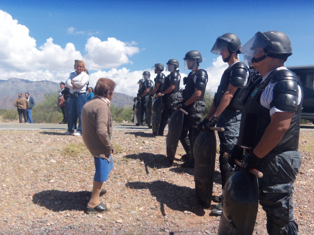 La policía corta la ruta provincial para evitar protesta contra Beder Herrera.