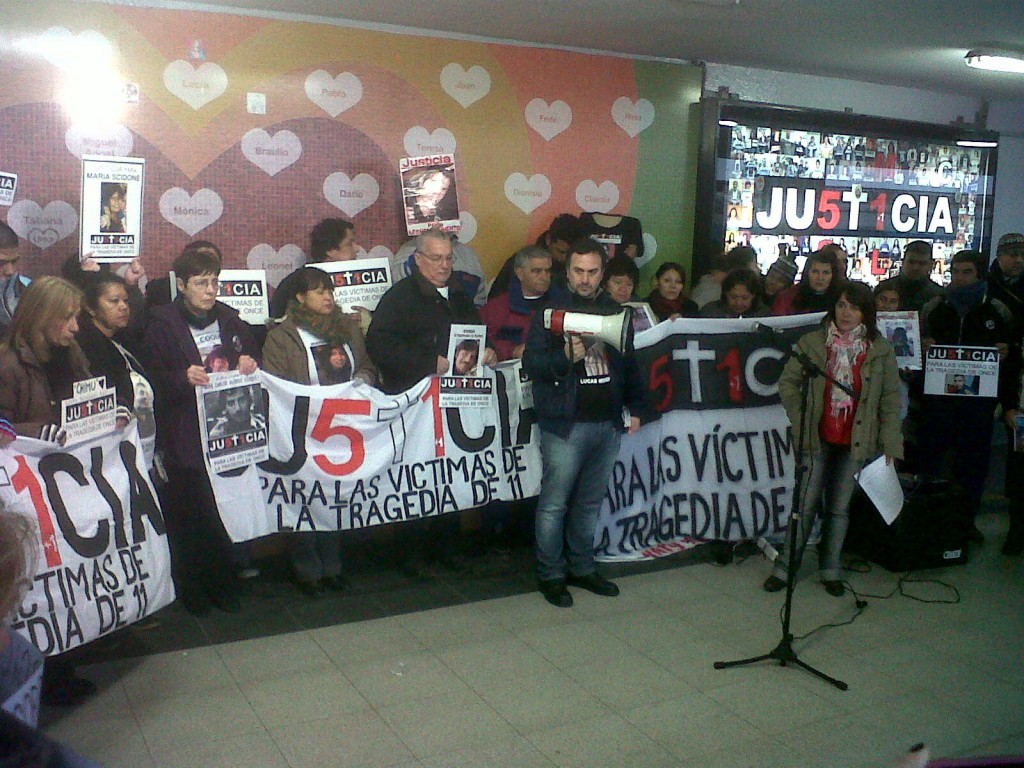 Acto a 17 meses de la masacre de Once.