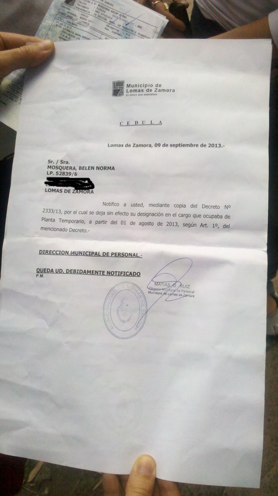 Constancia de la cesantía decretada por la municipalidad dirigida por Insaurralde.