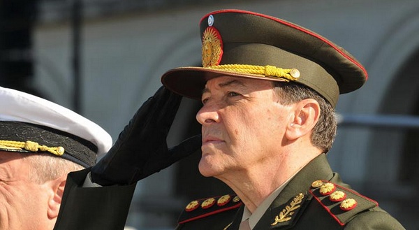 El jefe del ejército, más complicado.