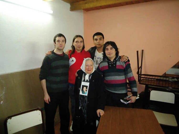 Los presos políticos de ATE junto a Nora Cortinas.