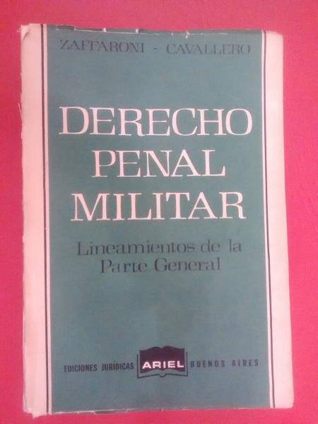 La tapa de Derecho penal militar, editado en 1980.