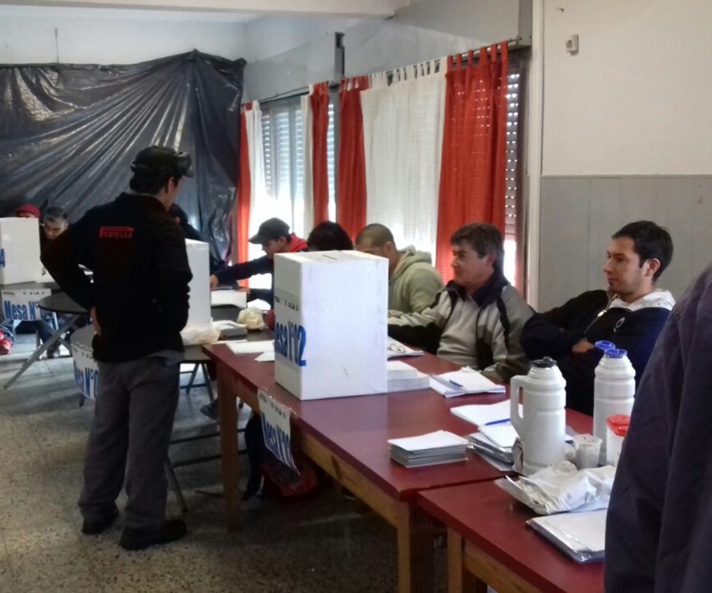 Los obreros votaron y decidieron el cambio.