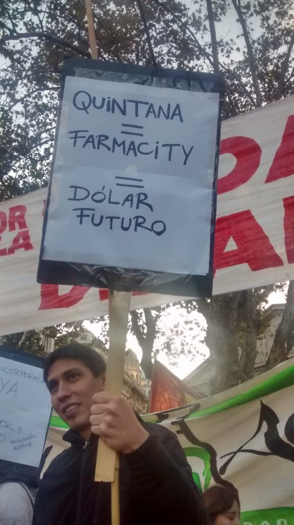 Denuncian a Quintana el Día de los Trabajadores en Plaza de Mayo.